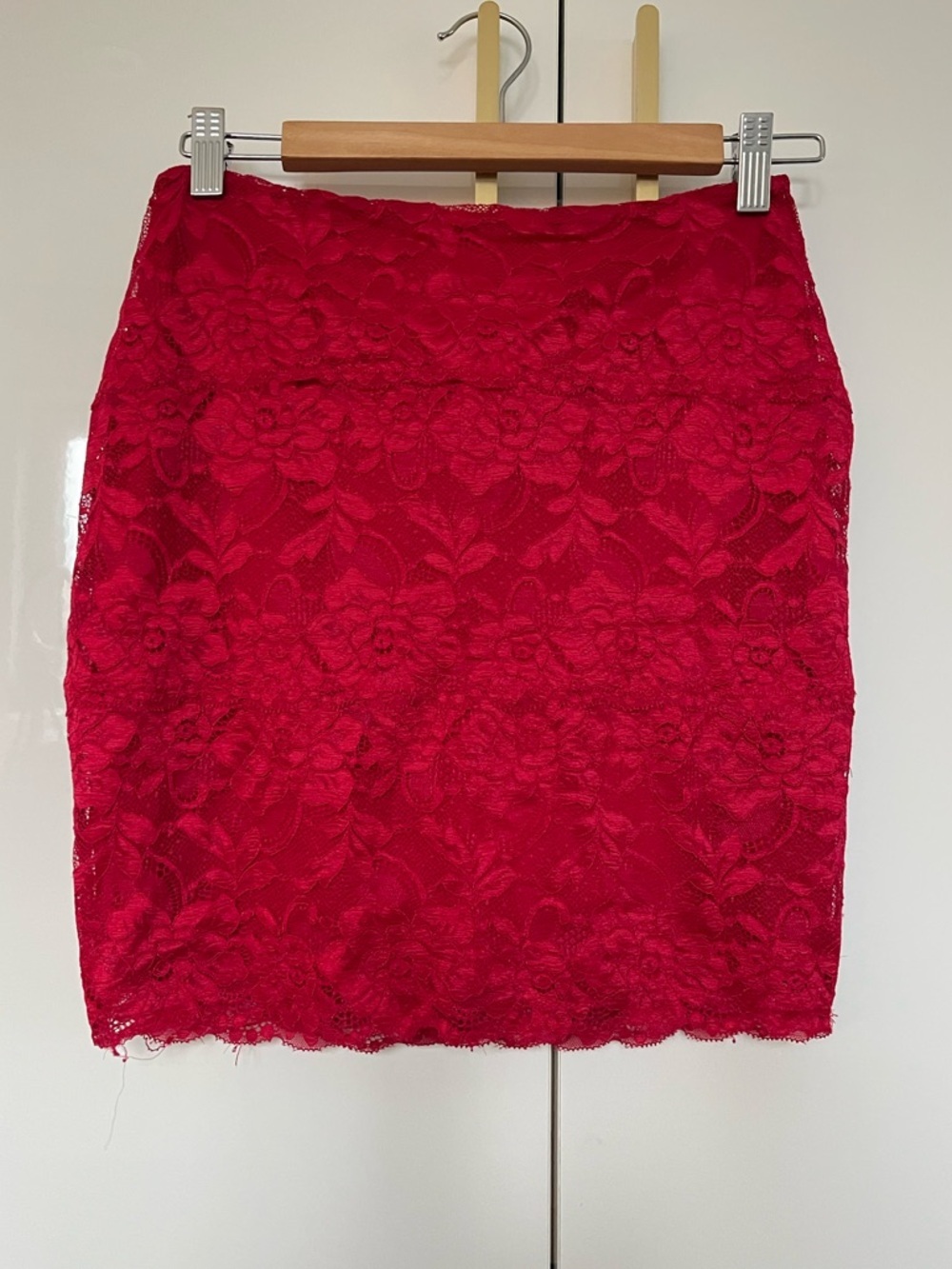 Guess red lace skirt Small